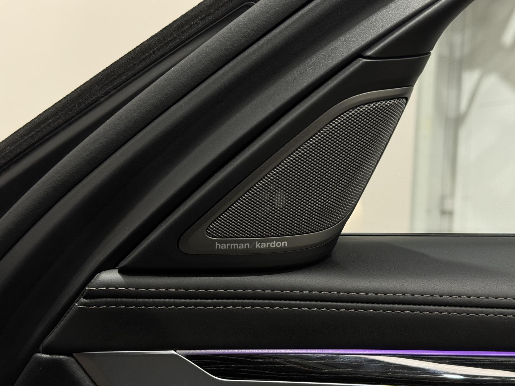 BMW 7 Series view 59