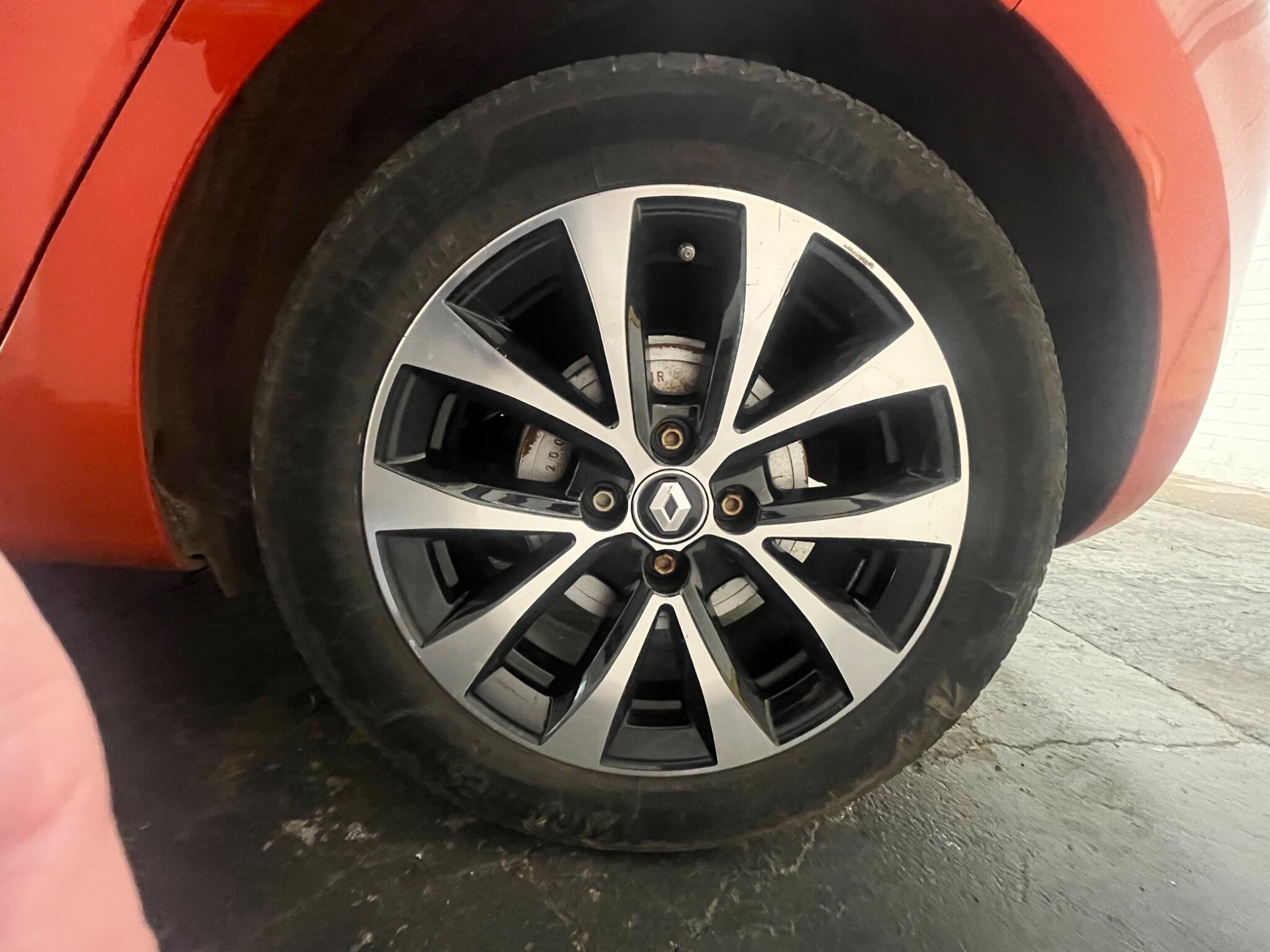 2022 Renault Clio 1.6 E-TECH Evolution Auto Euro 6 (s/s) 5dr • 33,021 miles image 28
