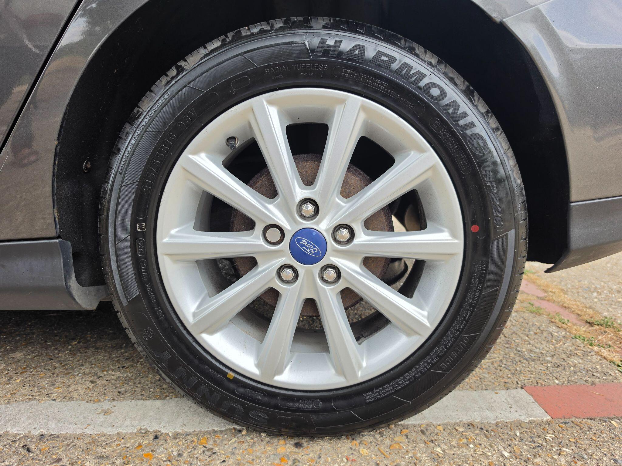 Ford Focus view 43