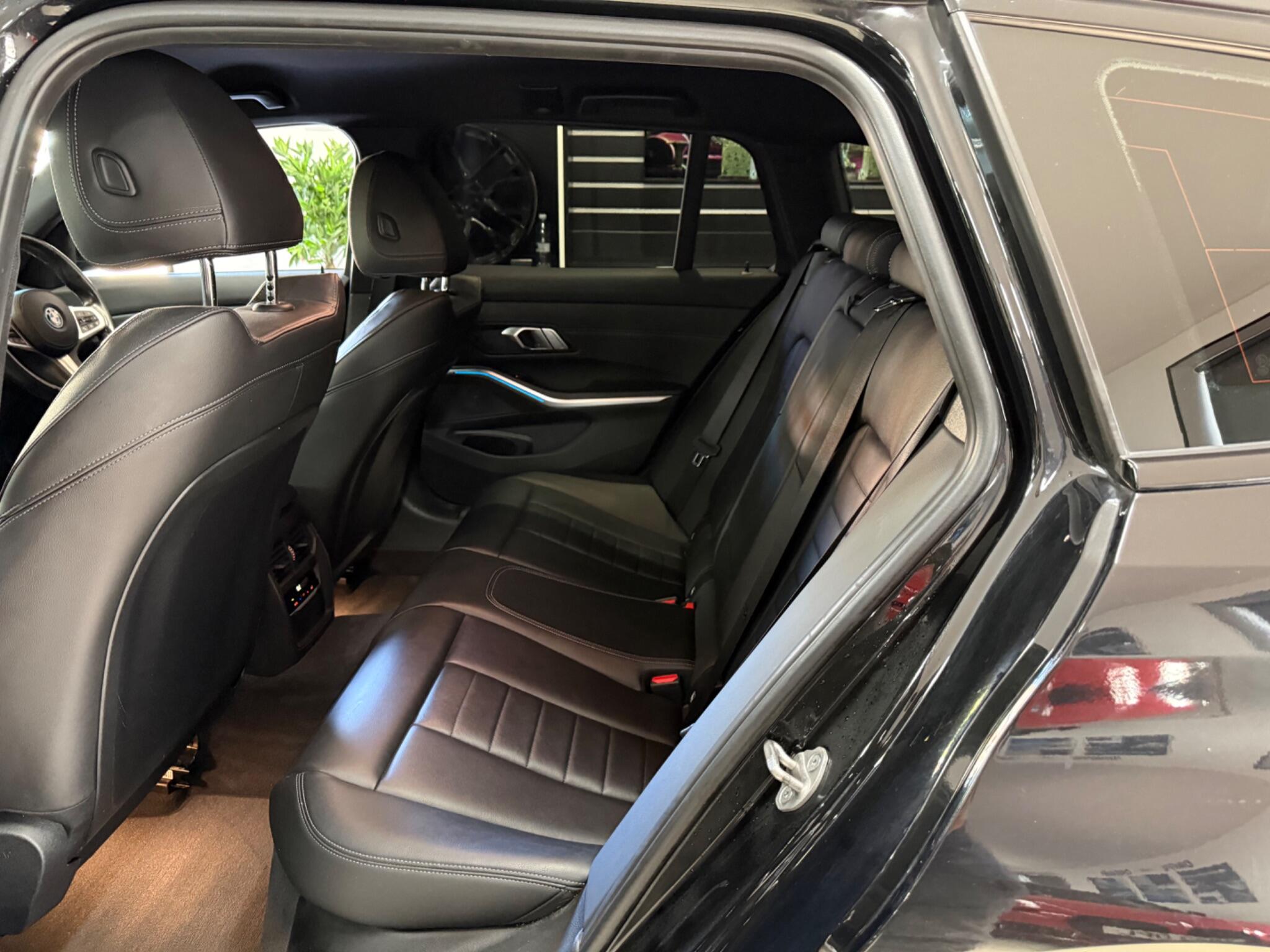 BMW 3 Series view 31