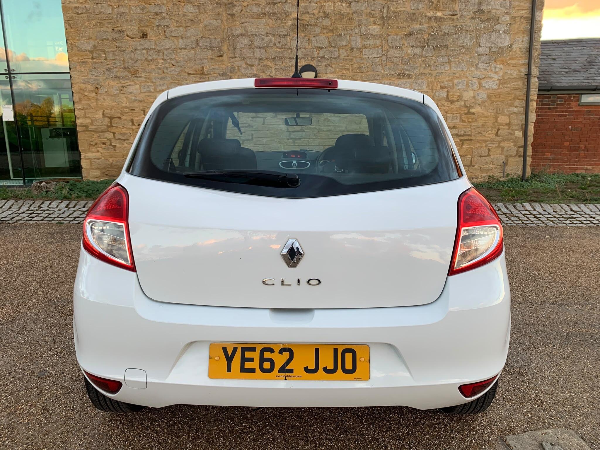 Renault Clio - Image 13