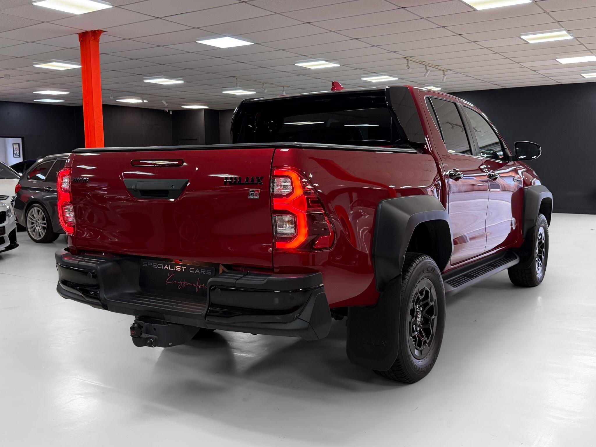Toyota Hilux view 16