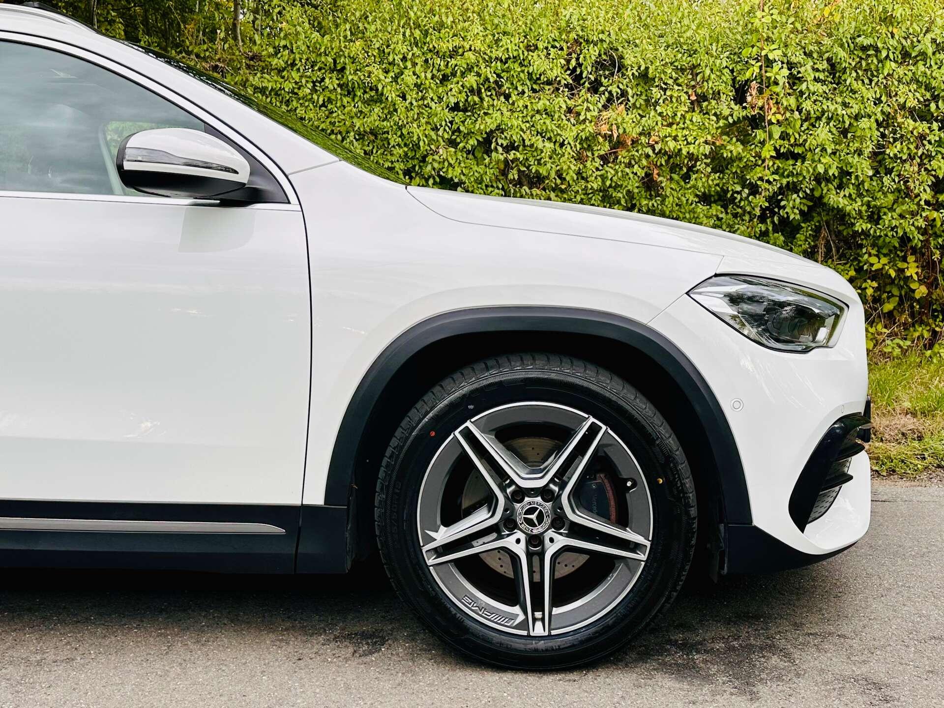 Mercedes-Benz Gla view 48
