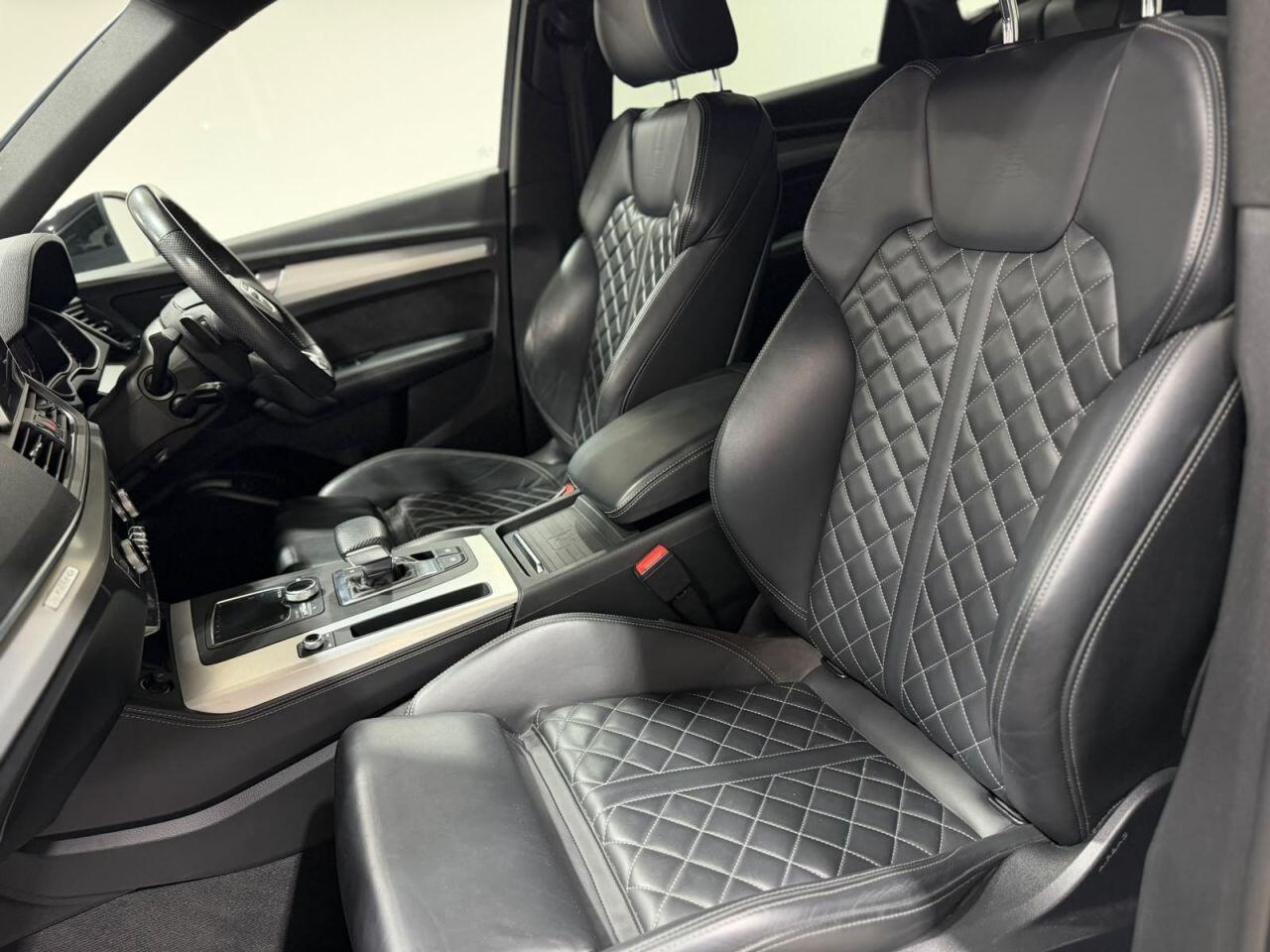 Audi Q5 view 9