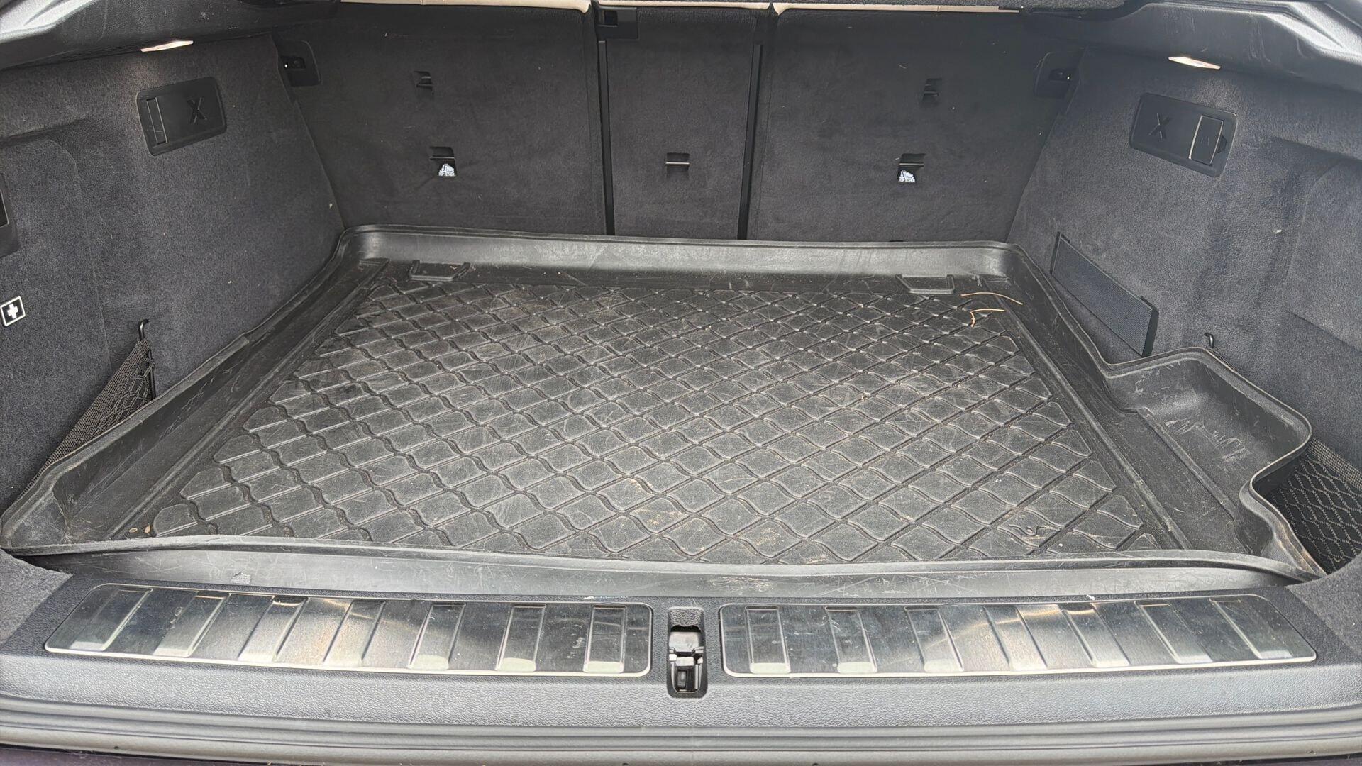 BMW X6 view 13