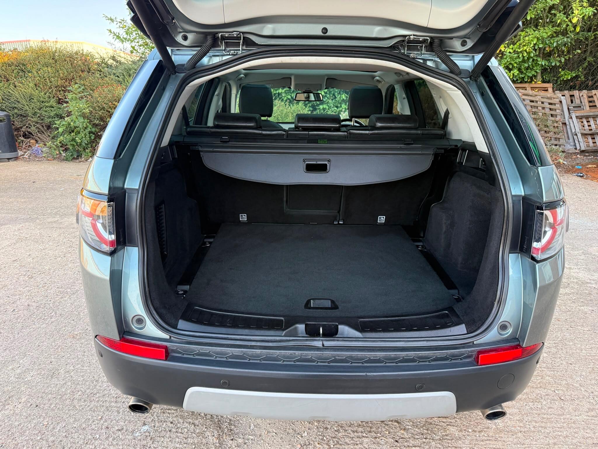 Land Rover Discovery Sport view 24