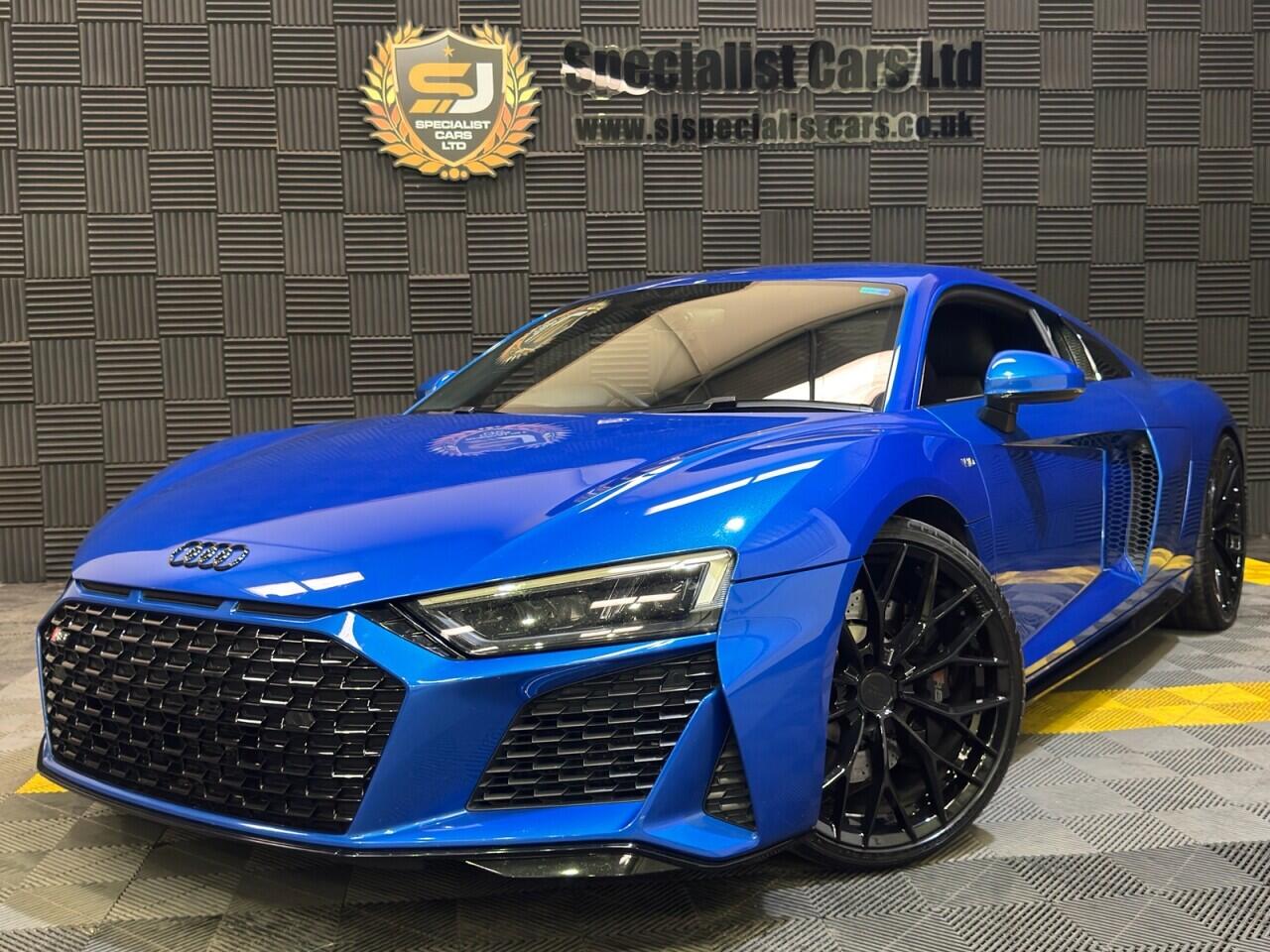 Audi R8 view 5