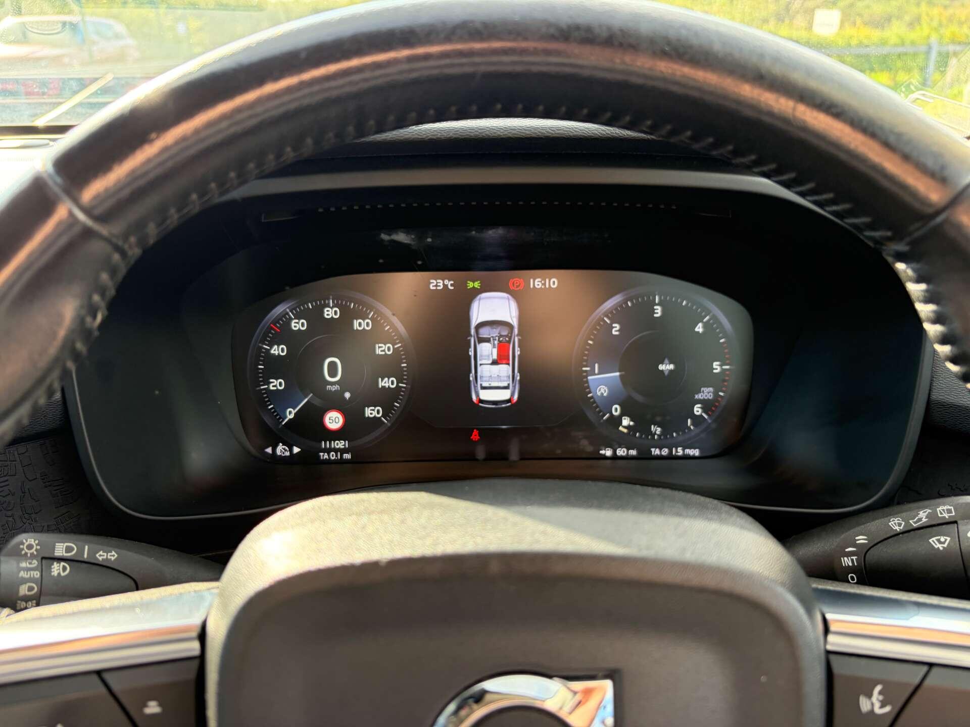 Volvo XC40 view 38