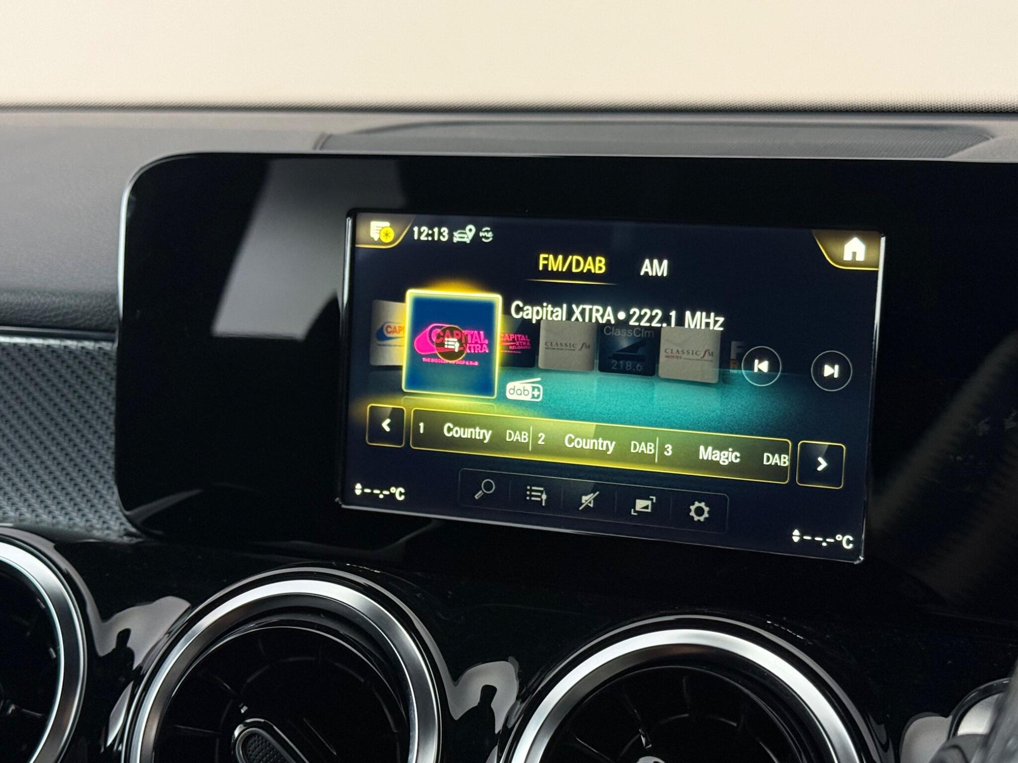Mercedes-Benz GLB view 29