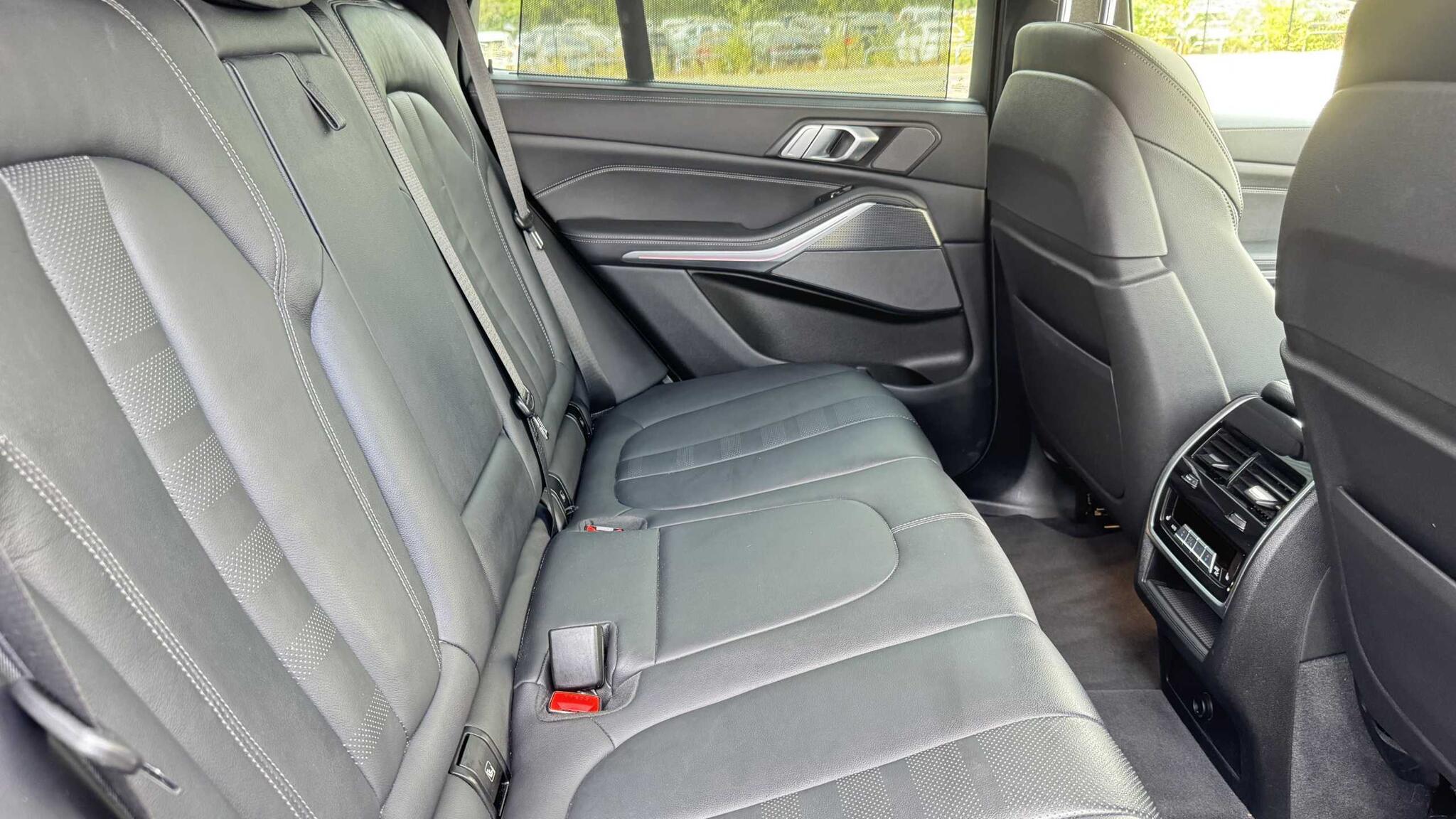 BMW X5 view 8