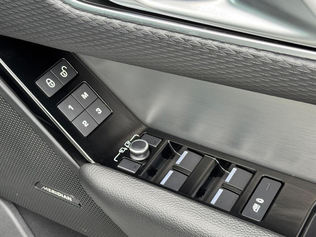 Land Rover Range Rover Velar view 49