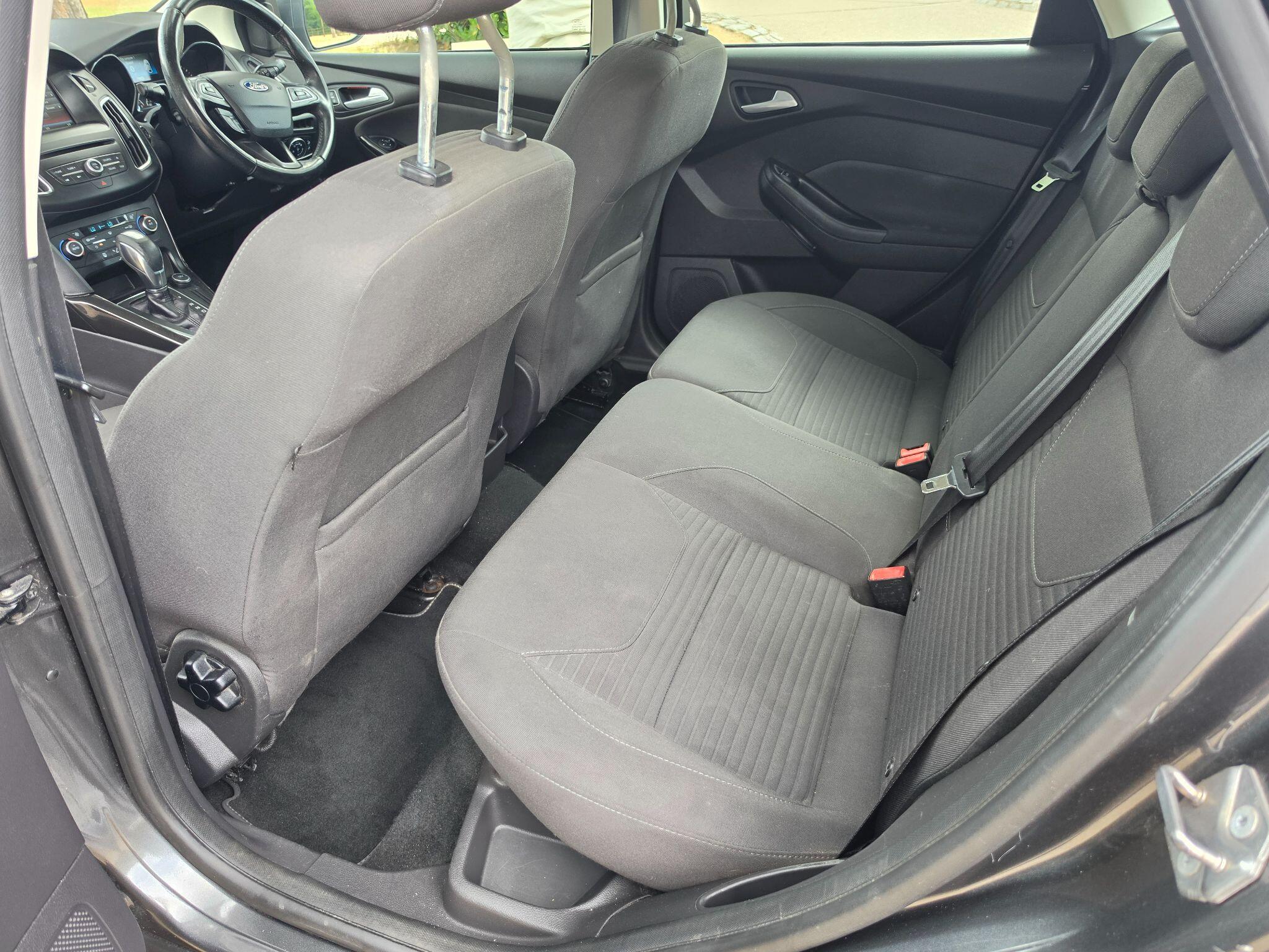 Ford Focus view 39