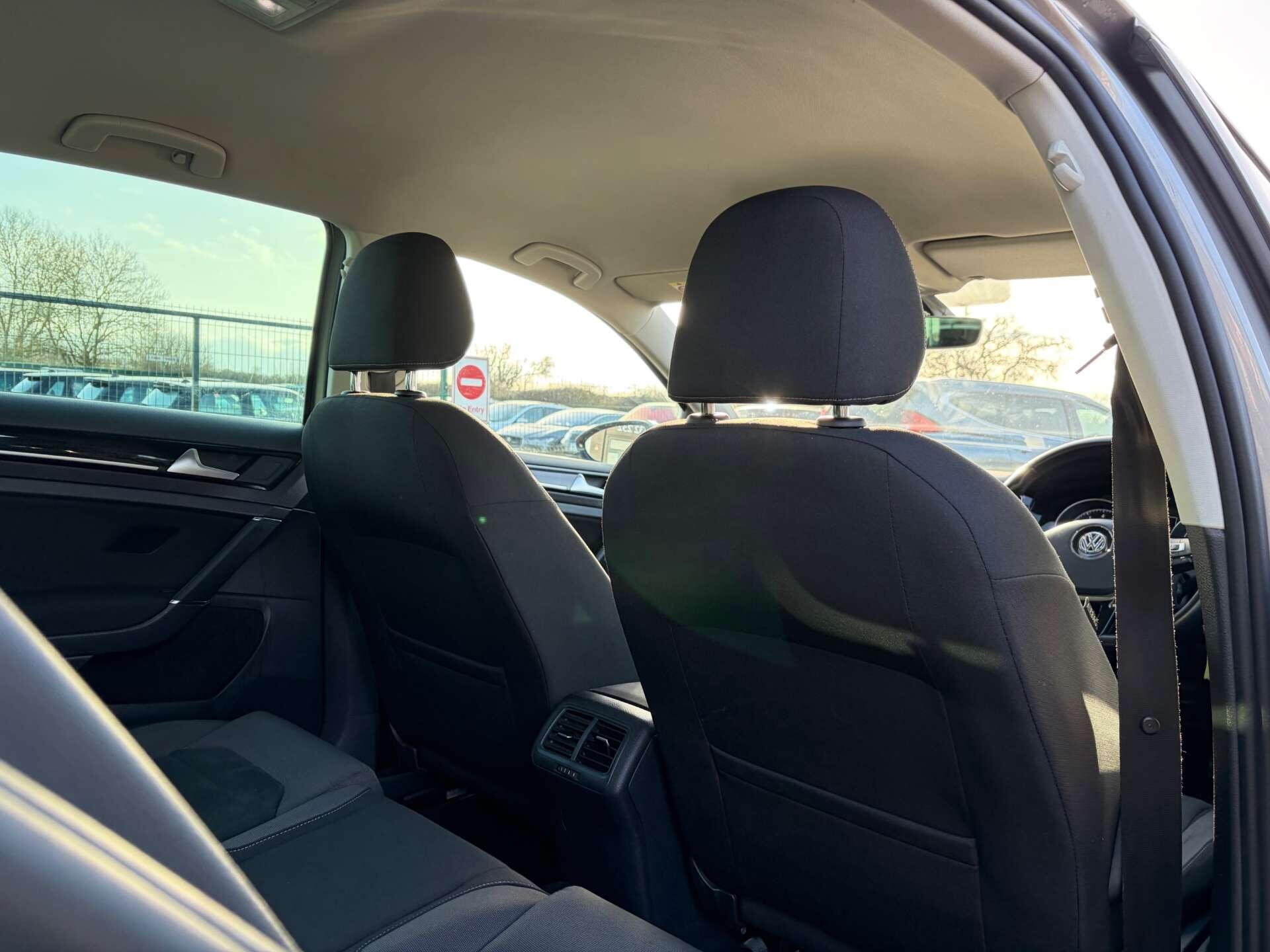 Volkswagen Golf view 30