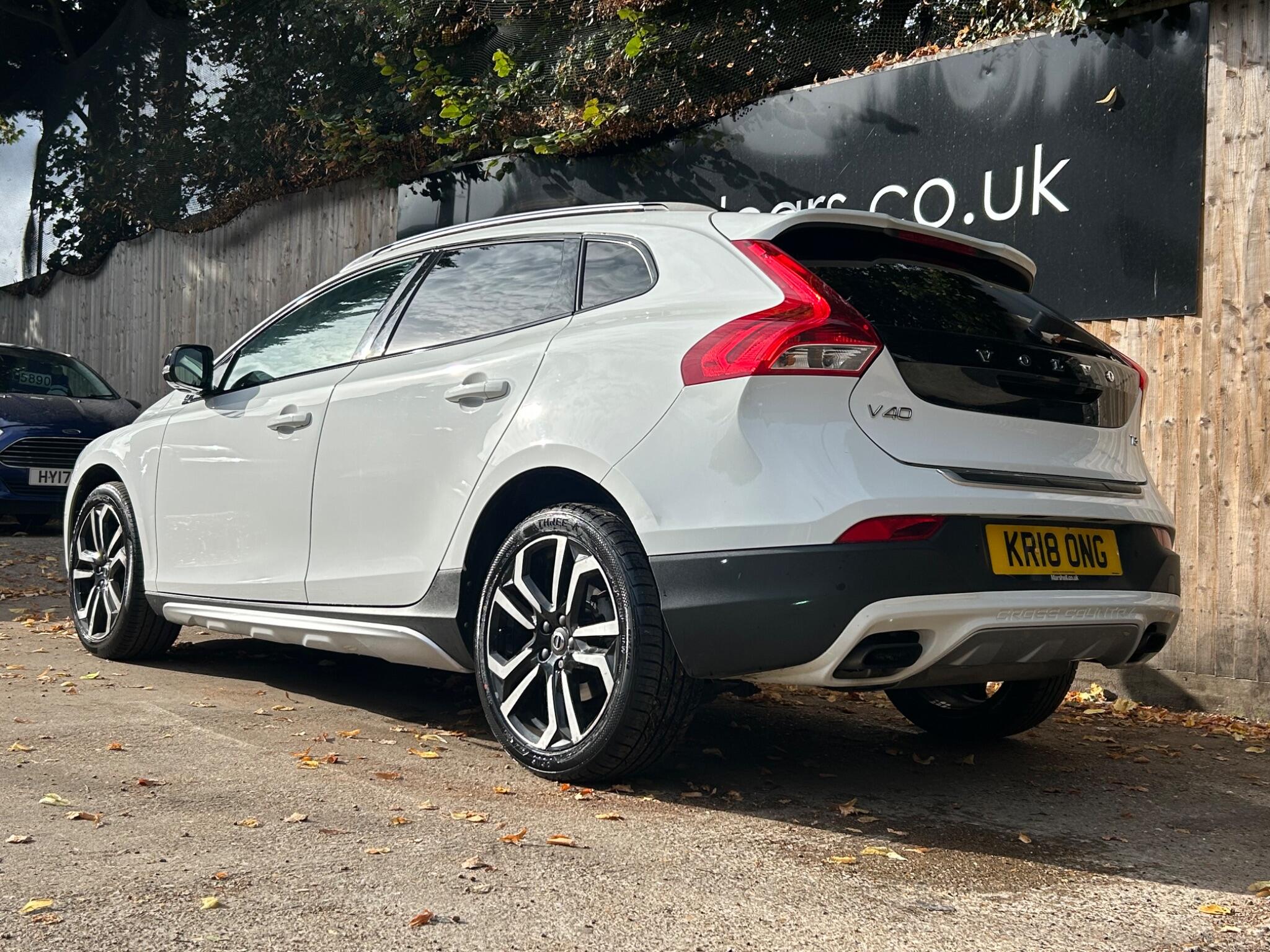 Volvo V40 Cross Country view 16