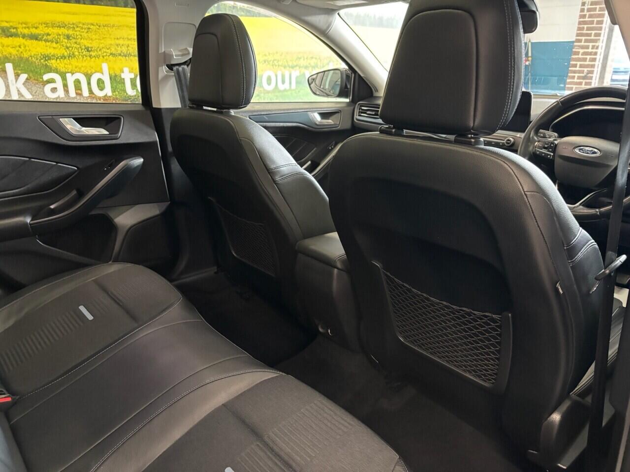 Ford Focus view 22