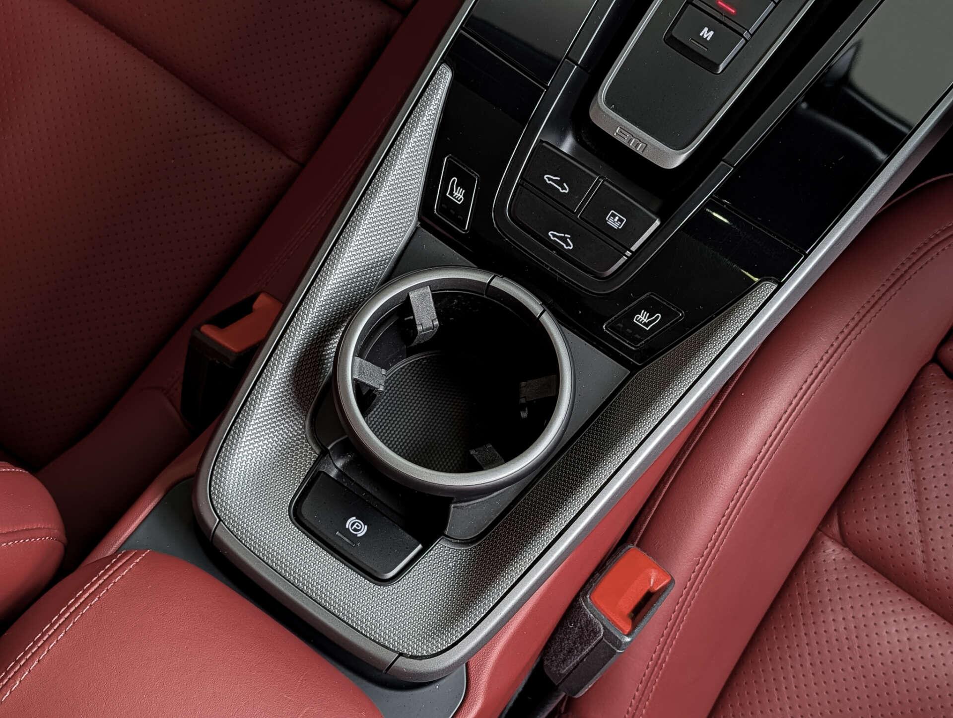 Porsche 911 view 45