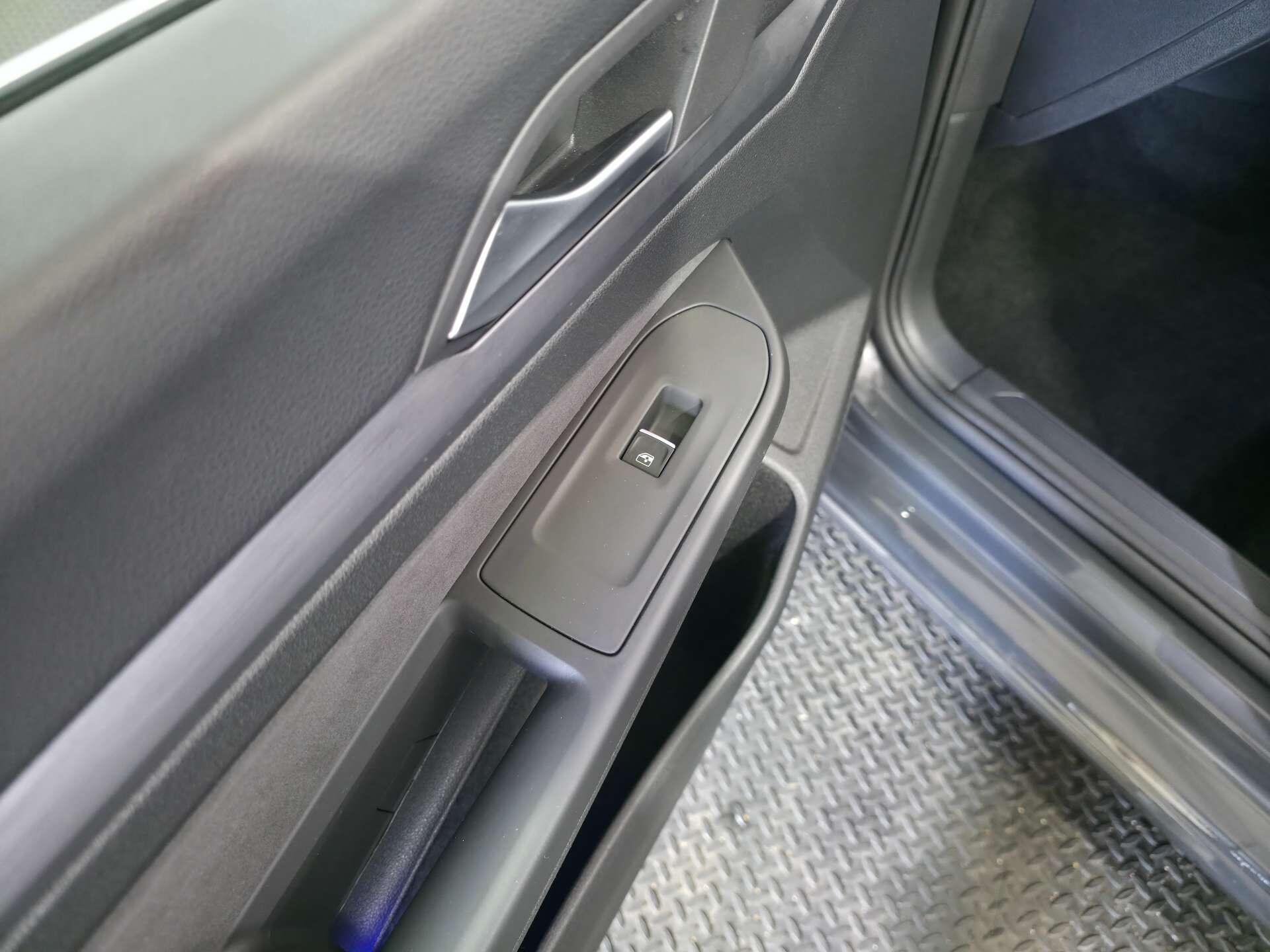 Volkswagen Golf view 58