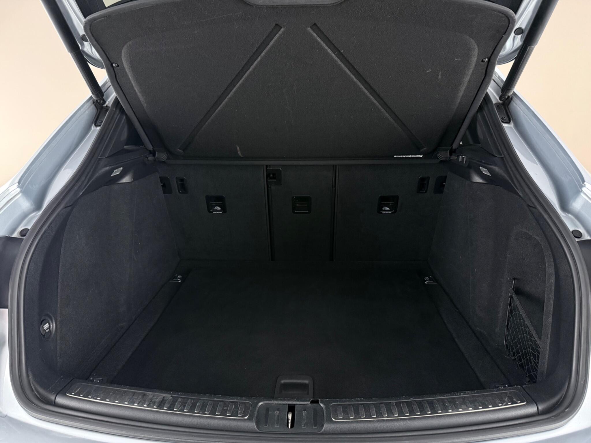Porsche Macan view 9