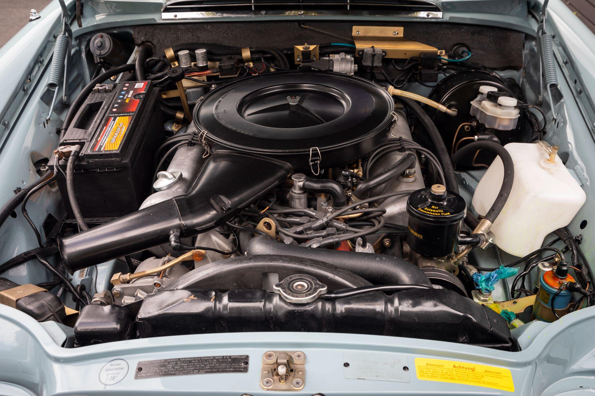 Mercedes-Benz 280 view 26