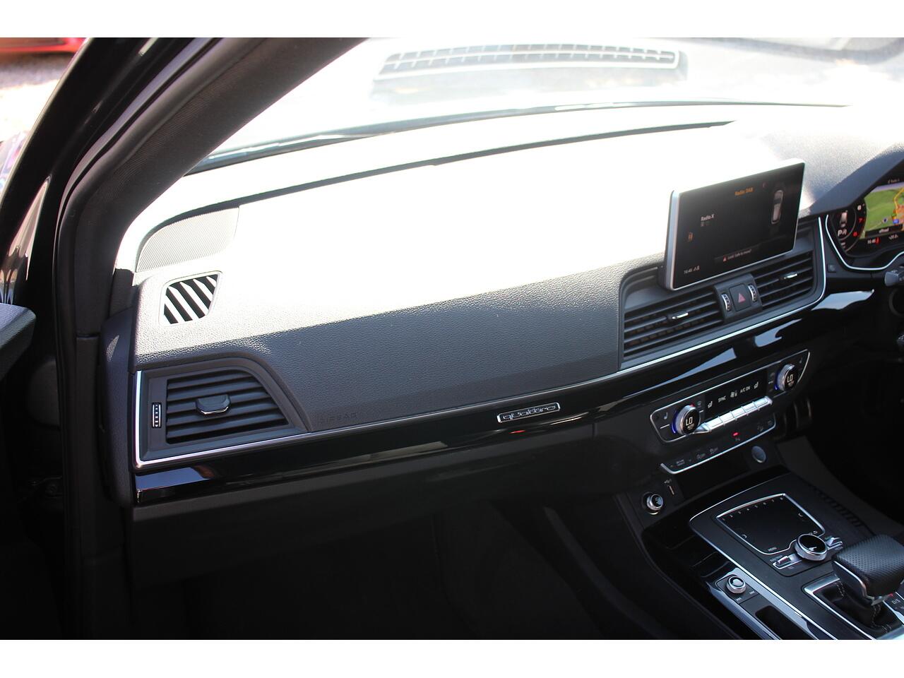 Audi Q5 view 14
