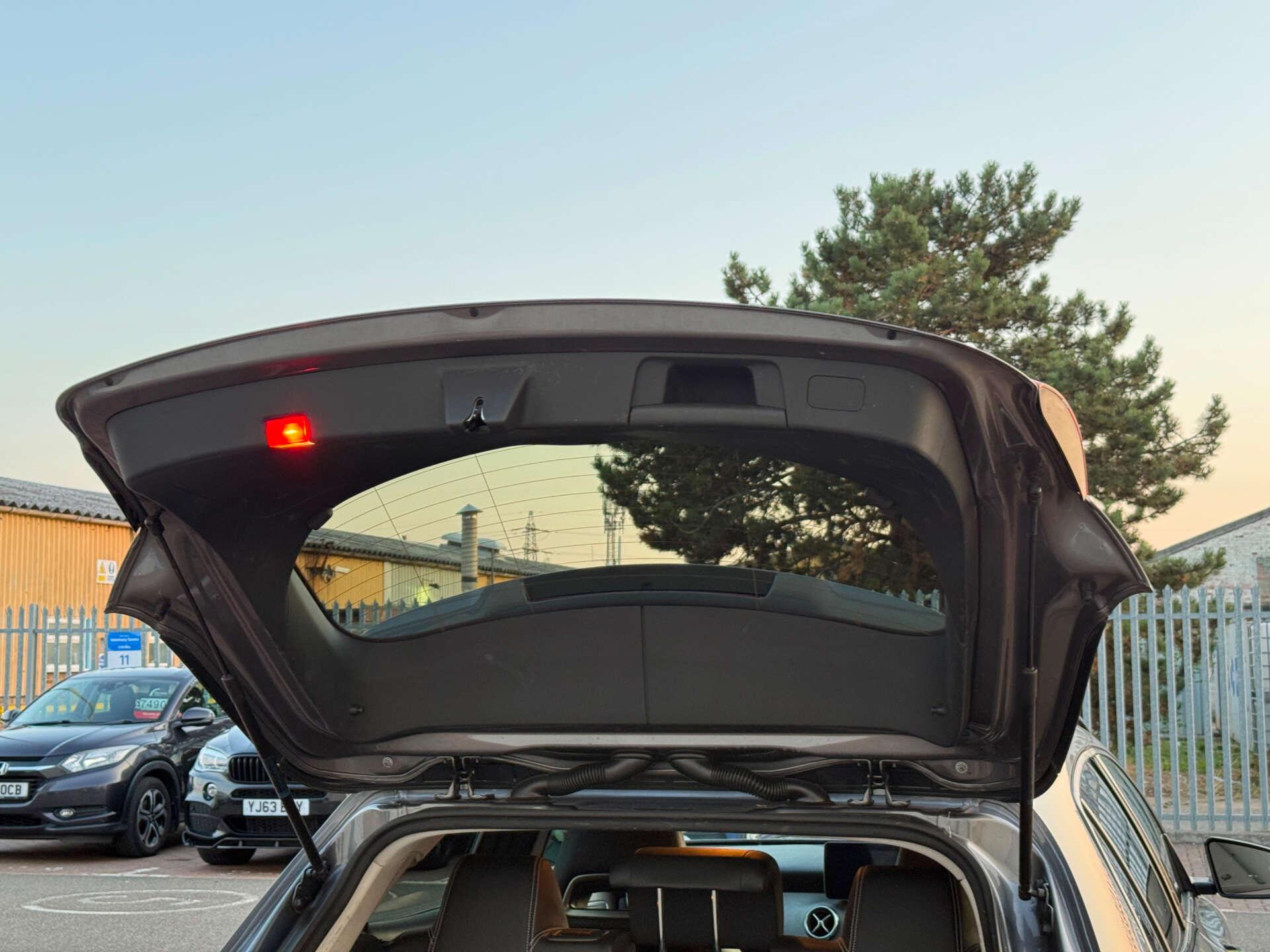 Mercedes-Benz Gla view 29