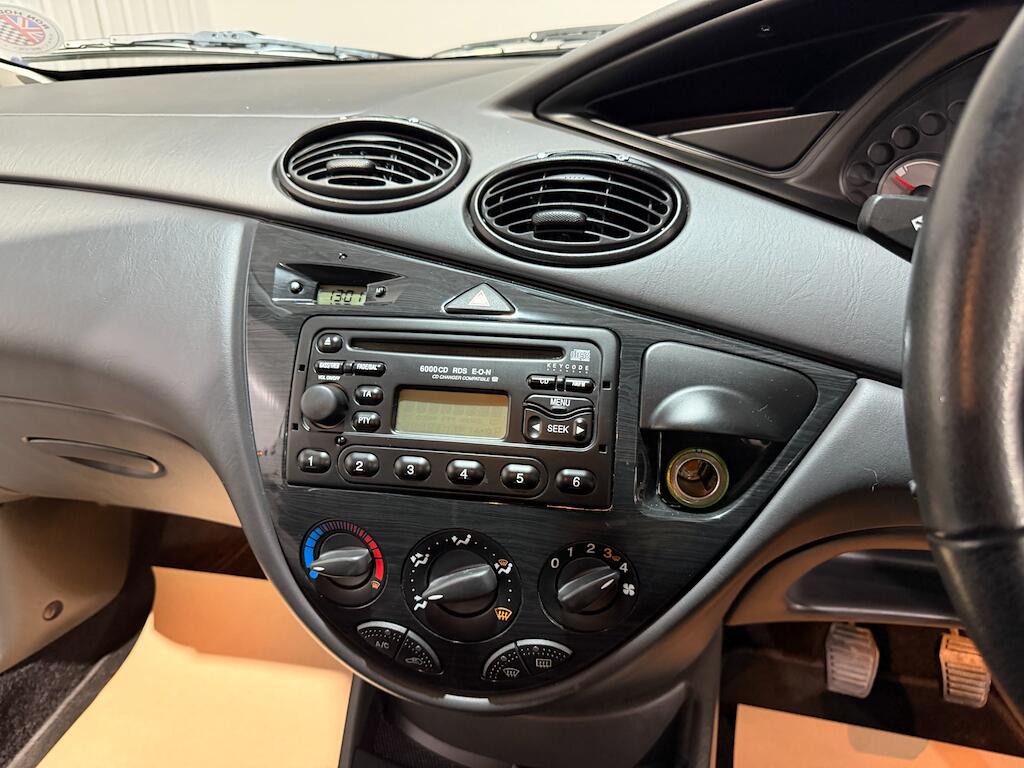 Ford Focus view 26