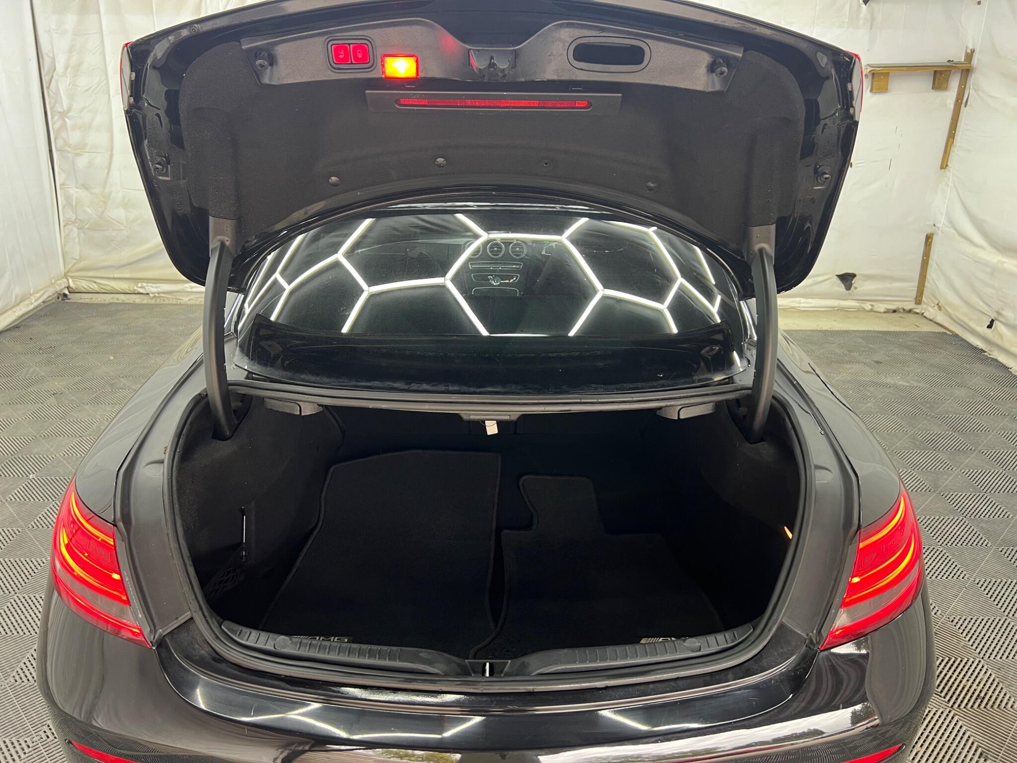 Mercedes-Benz C-Class view 37