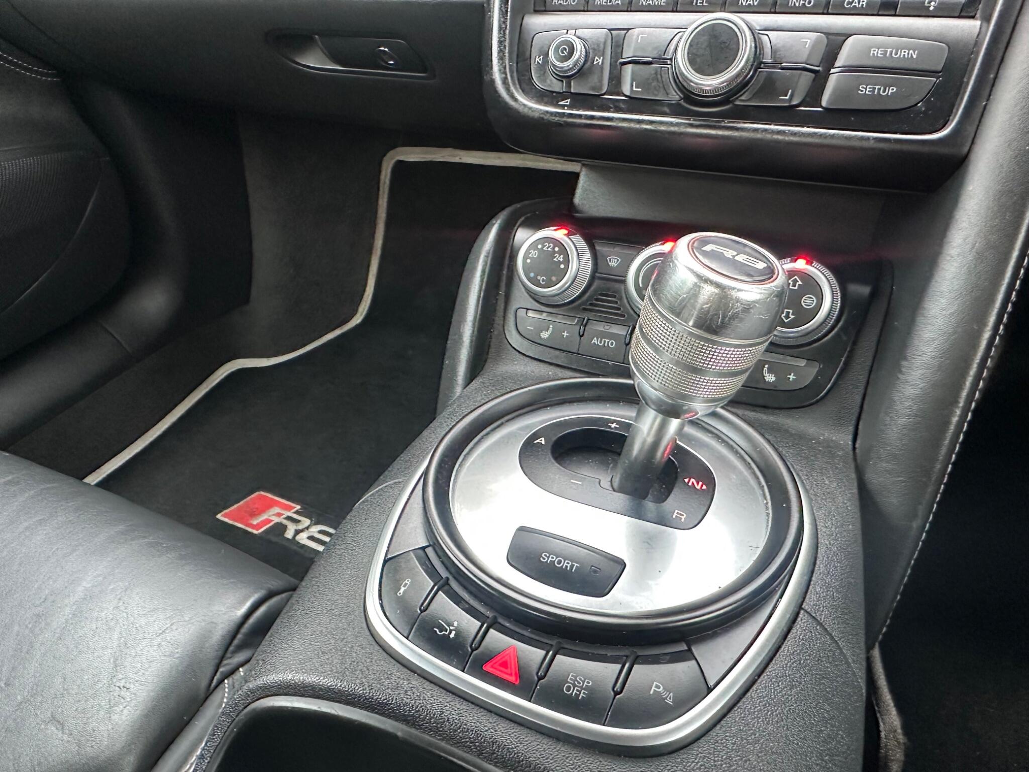 Audi R8 view 16
