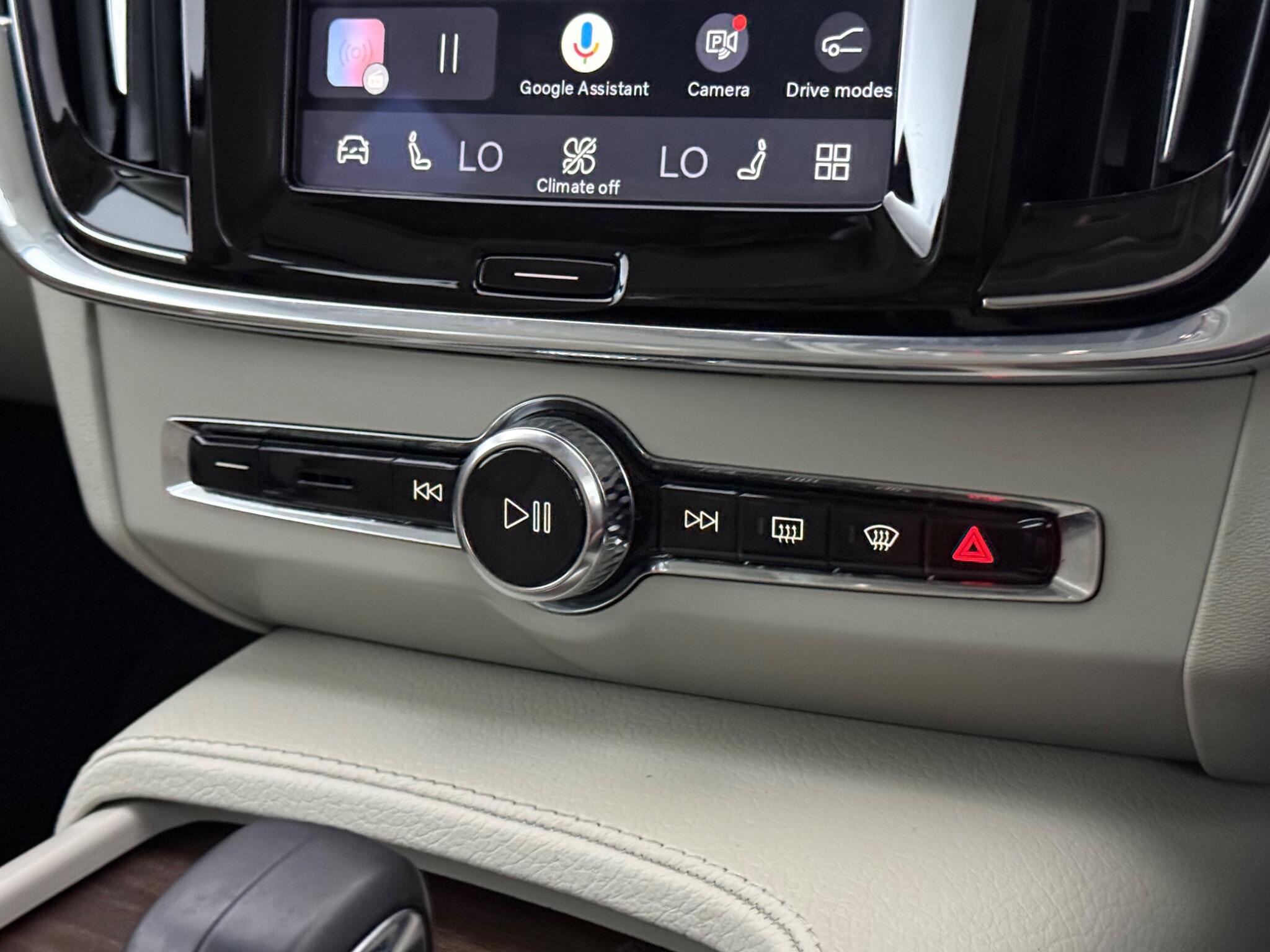 Volvo V90 Cross Country view 17