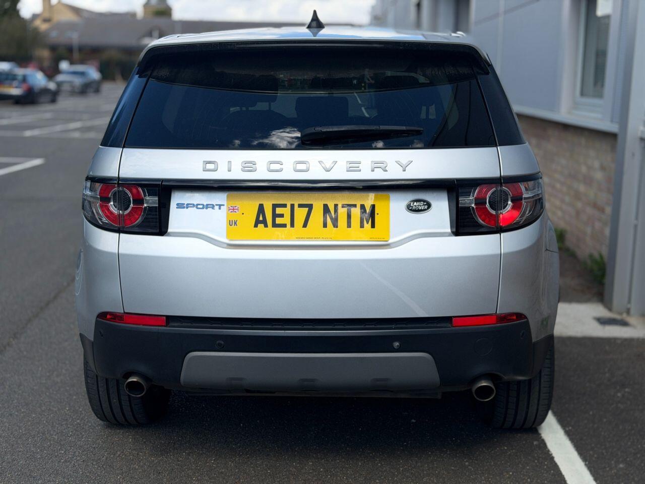 Land Rover Discovery Sport view 8