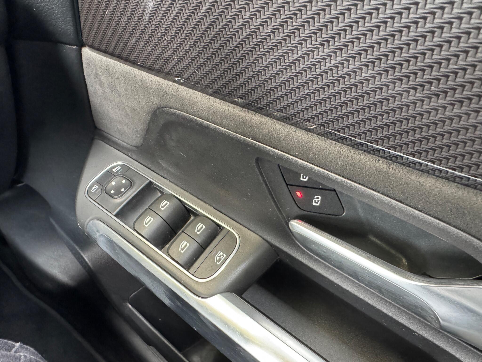 Mercedes-Benz GLB view 50