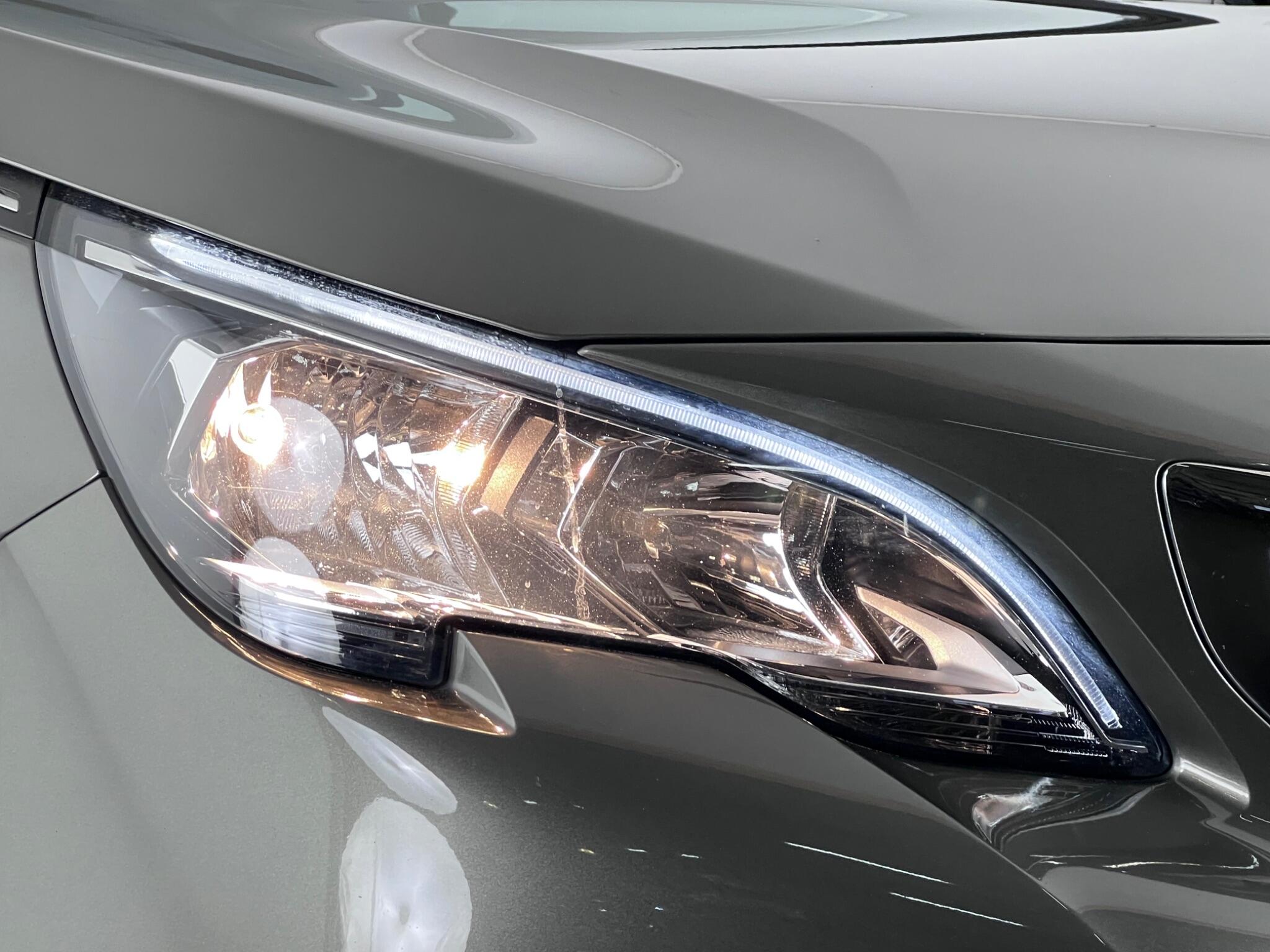Peugeot 3008 view 9