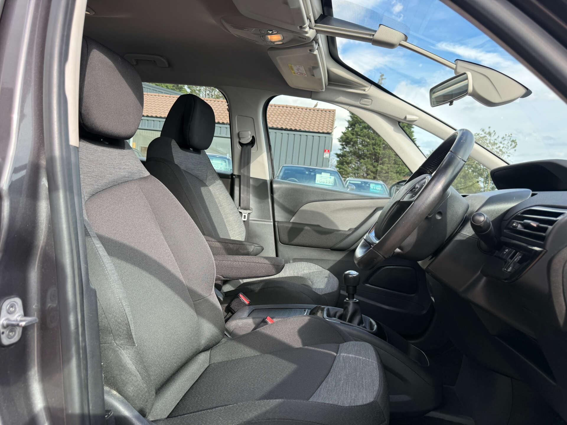 Citroen Grand C4 Picasso view 41