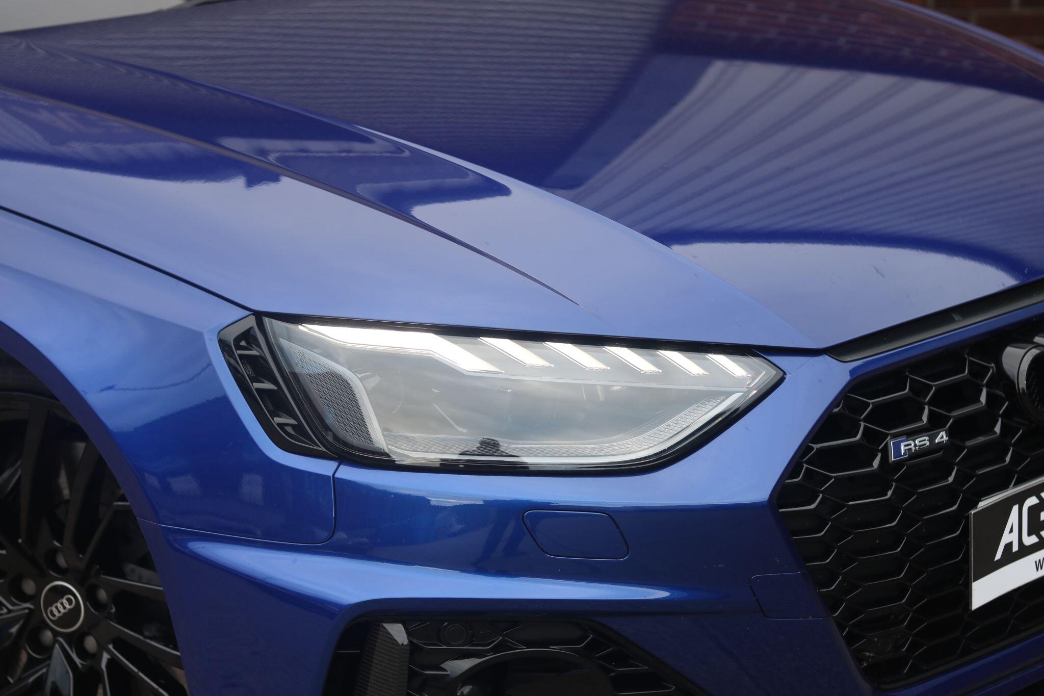 Audi RS4 view 13