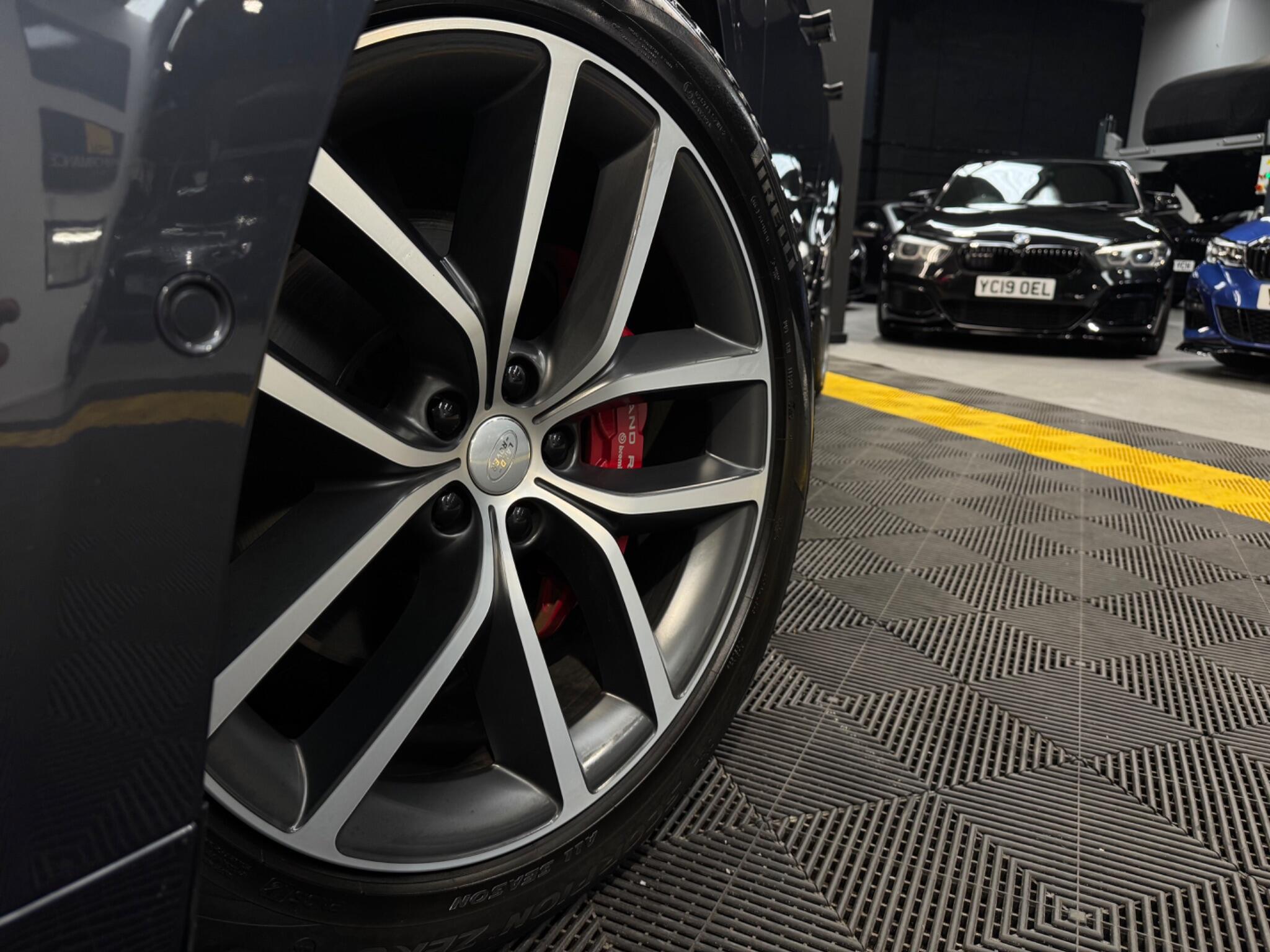 Land Rover Range Rover Sport view 2