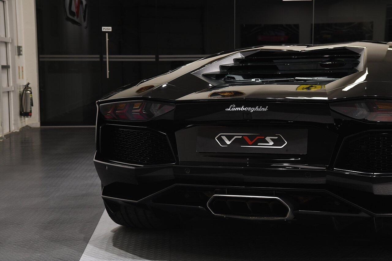 Lamborghini Aventador view 36