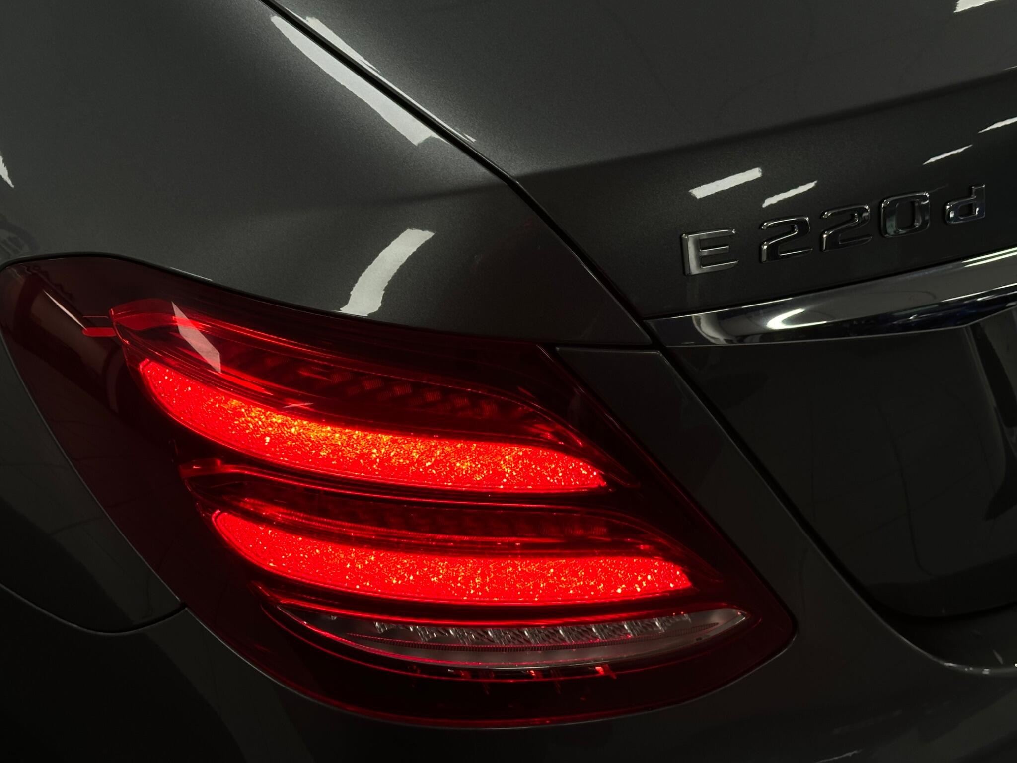 Mercedes-Benz E Class view 41