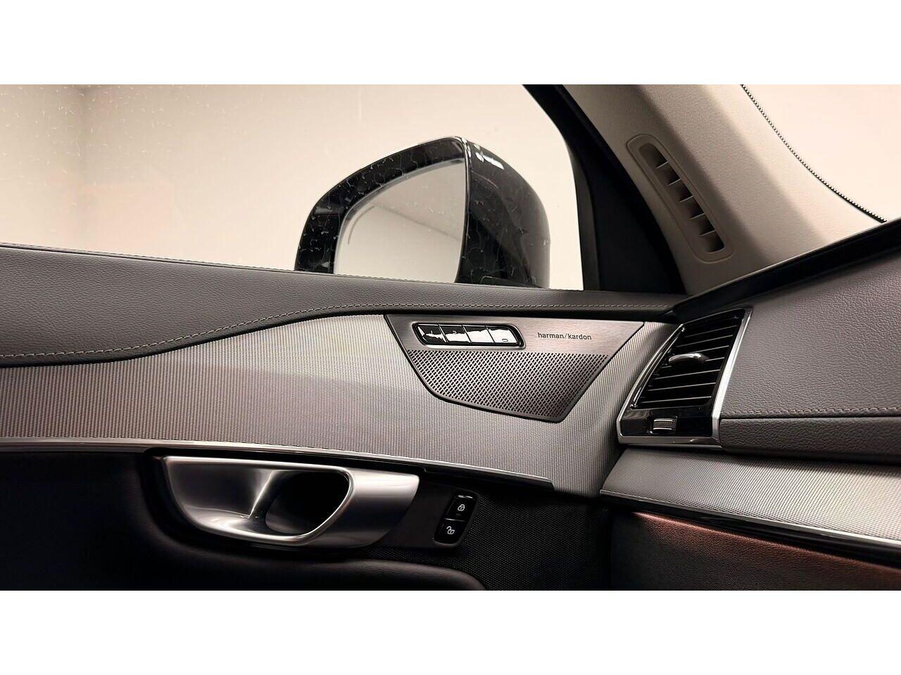 Volvo XC90 view 31
