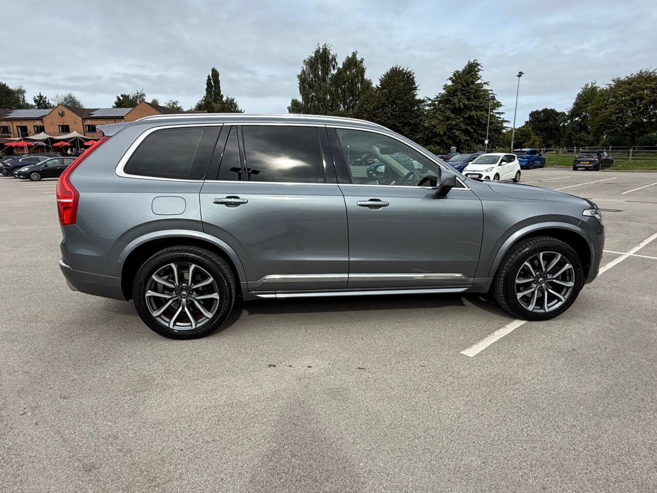 Volvo XC90 view 42