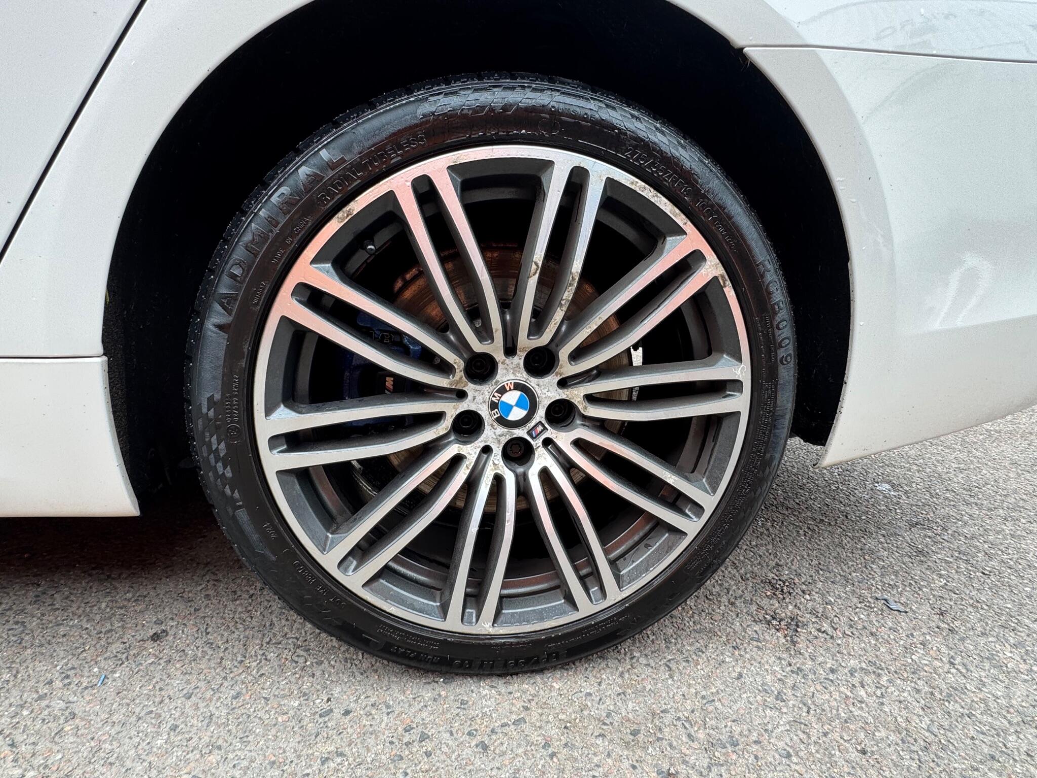 BMW 5 Series view 32