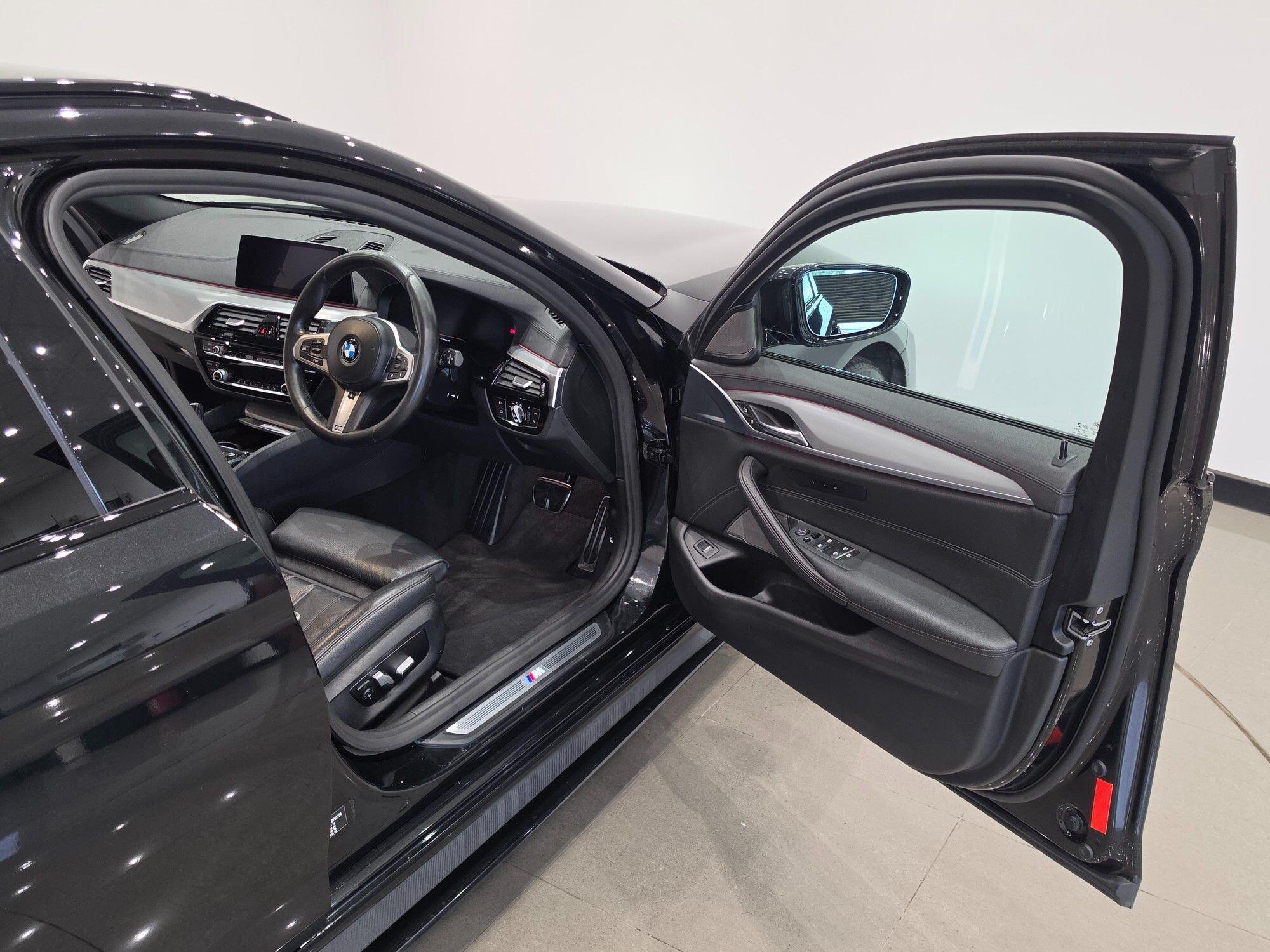 BMW 5 Series view 60