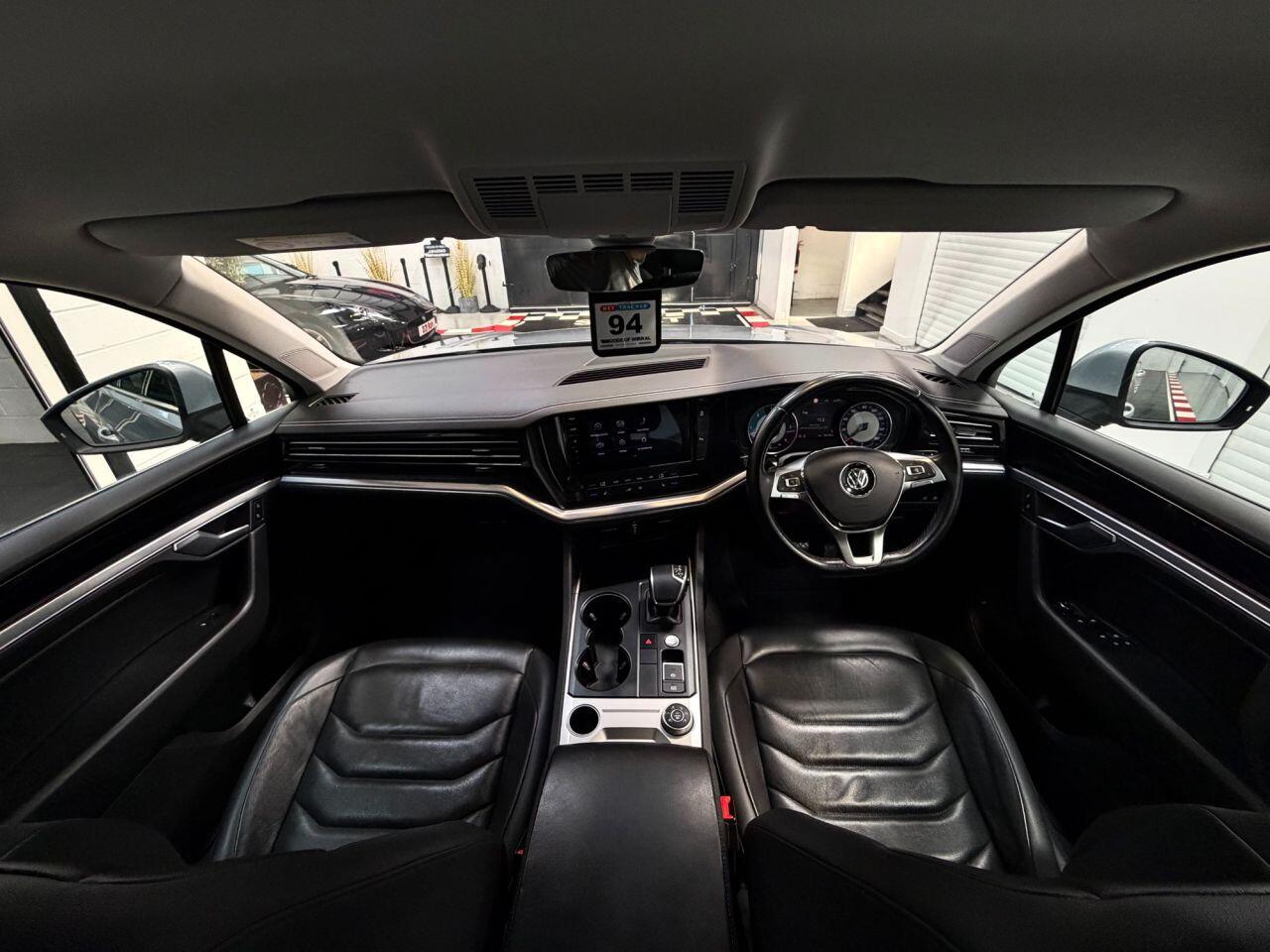 Volkswagen Touareg view 15