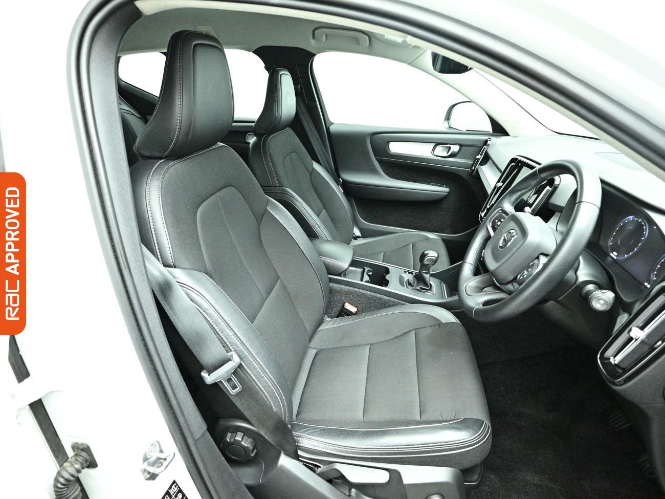 Volvo XC40 view 12