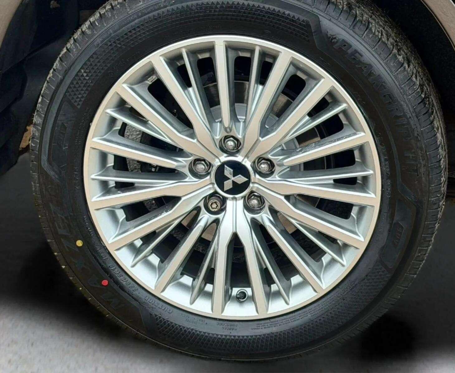 Mitsubishi Outlander view 68
