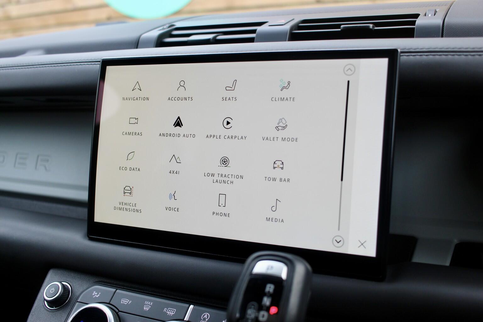 Land Rover Defender view 35