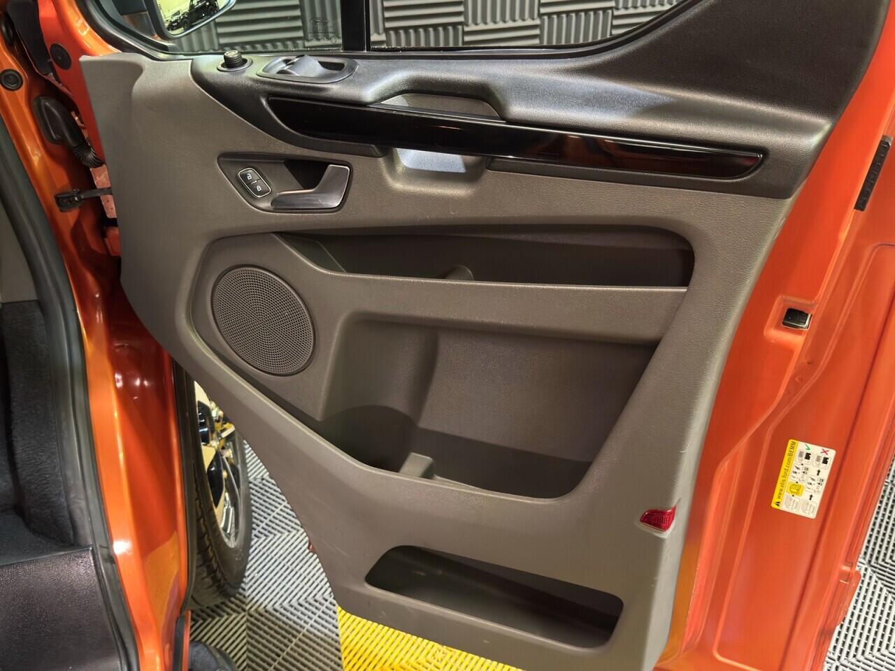 Ford Transit Custom view 7