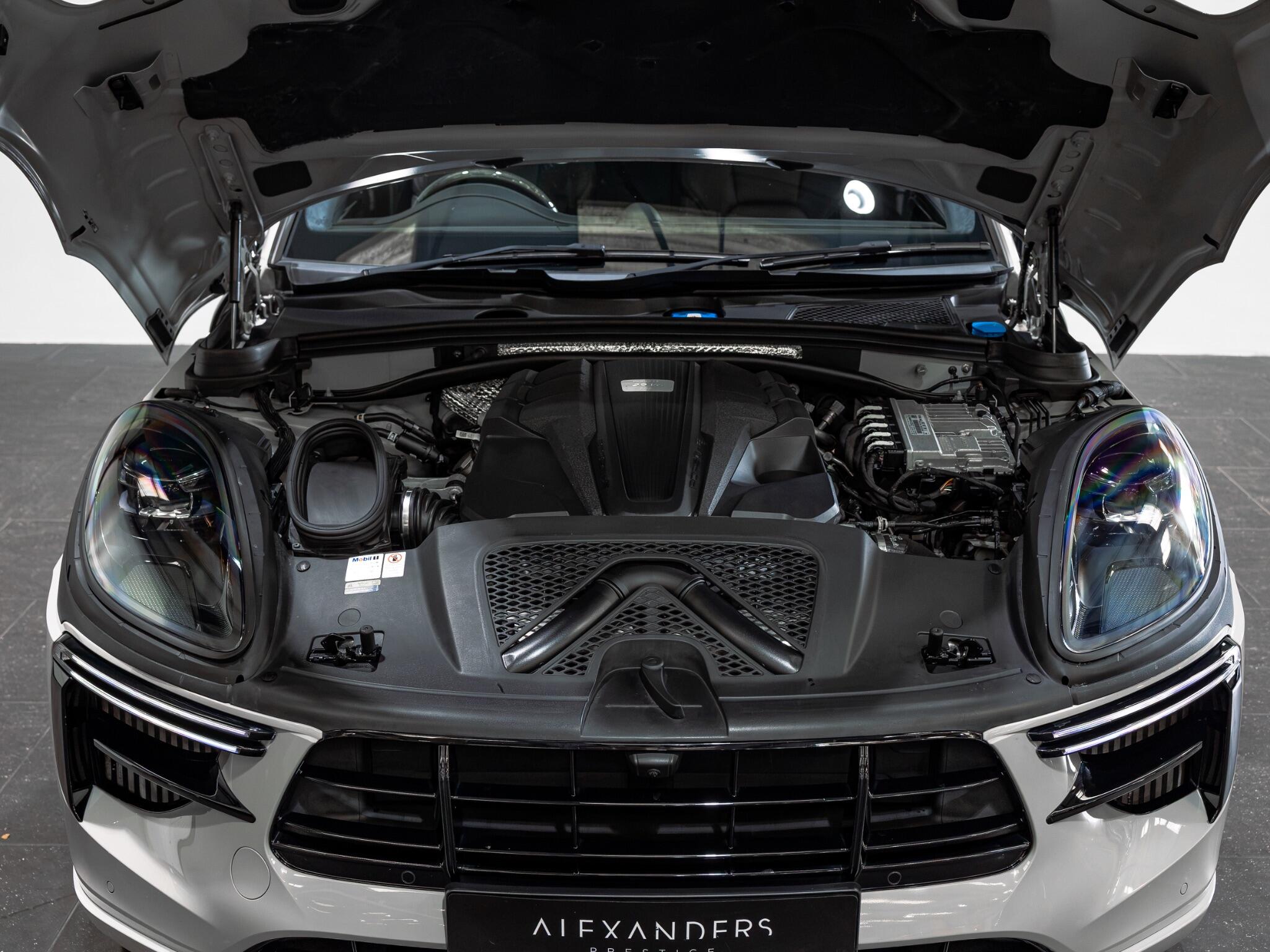 Porsche Macan view 30