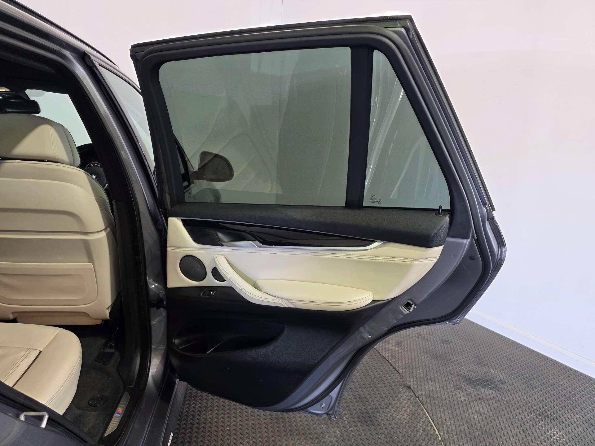 BMW X5 view 42