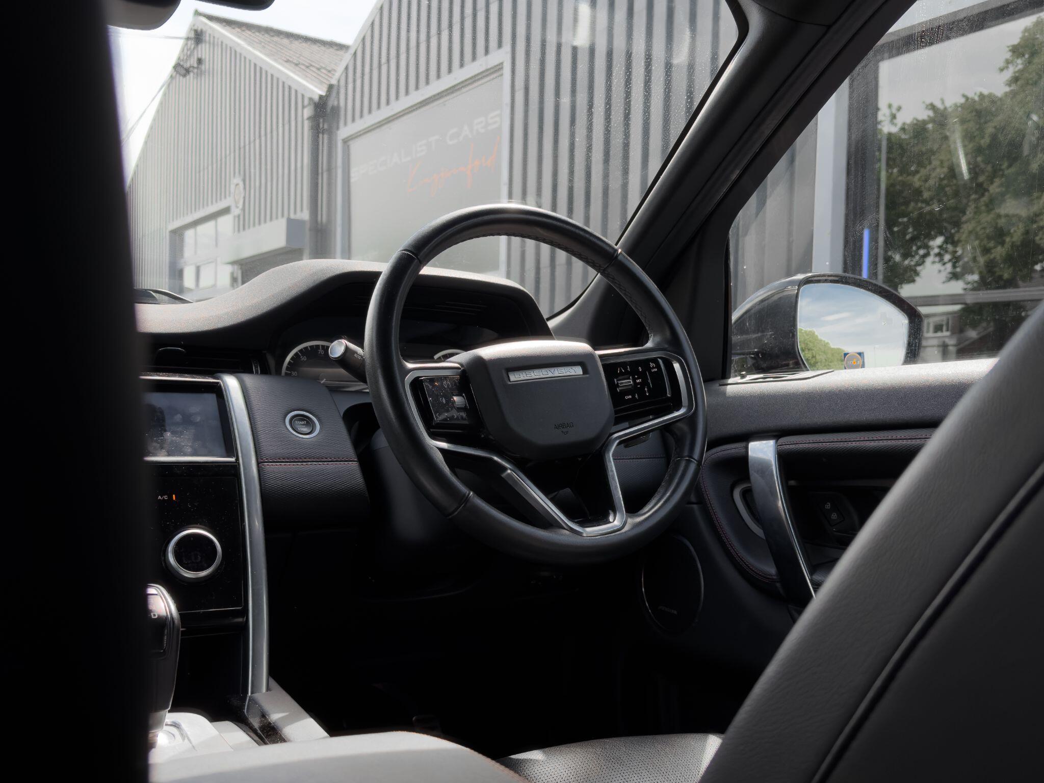 Land Rover Discovery Sport view 3