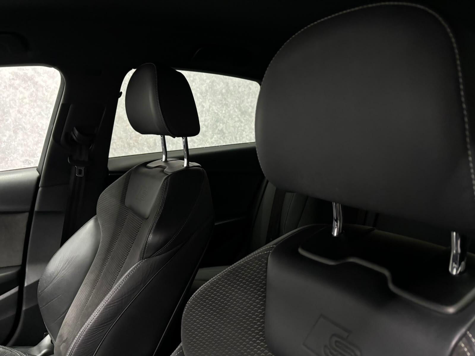 Audi A4 view 10